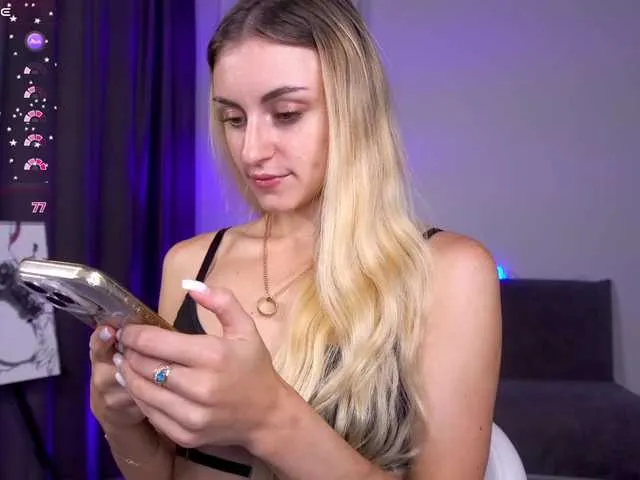 adria-lux on BongaCams