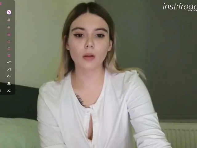 Alicee-tease on BongaCams