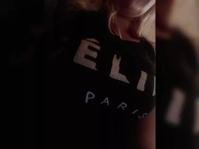 EveHugs on BongaCams 