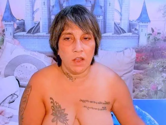 indianroxy on BongaCams 