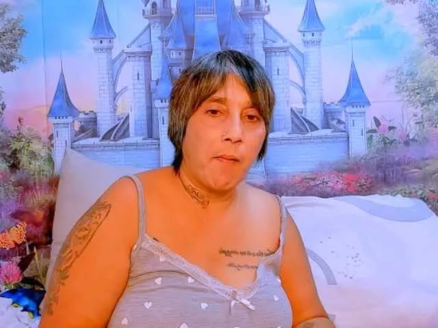 indianroxy on BongaCams 