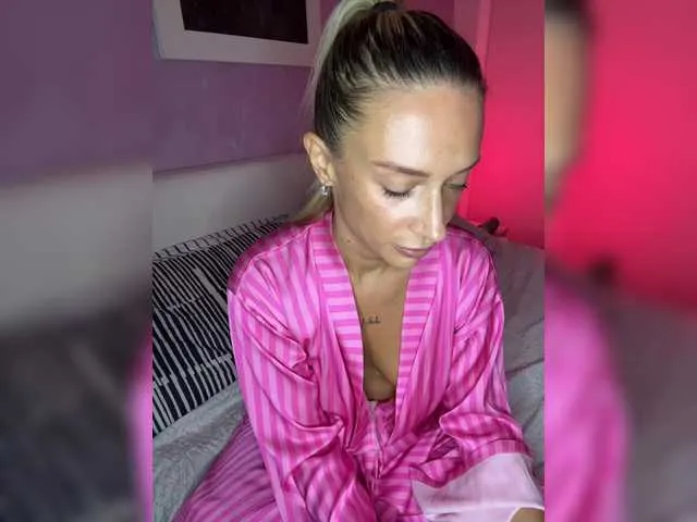 merrybaby on BongaCams 