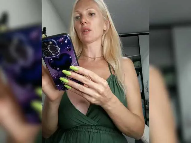 MonnaSky on BongaCams