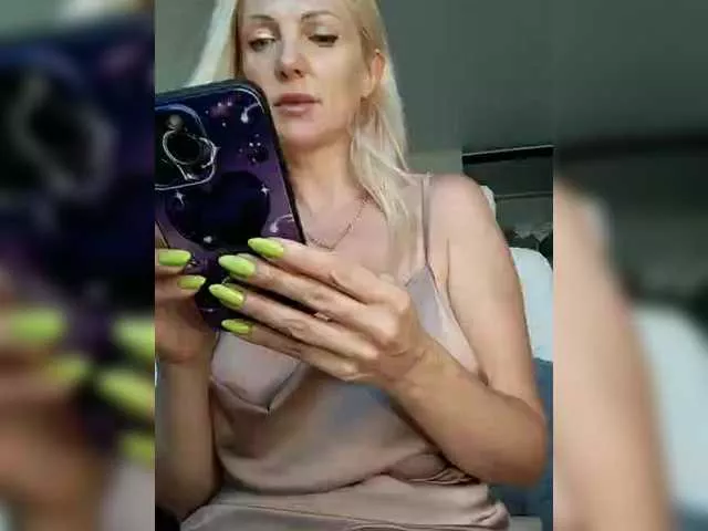 MonnaSky on BongaCams 