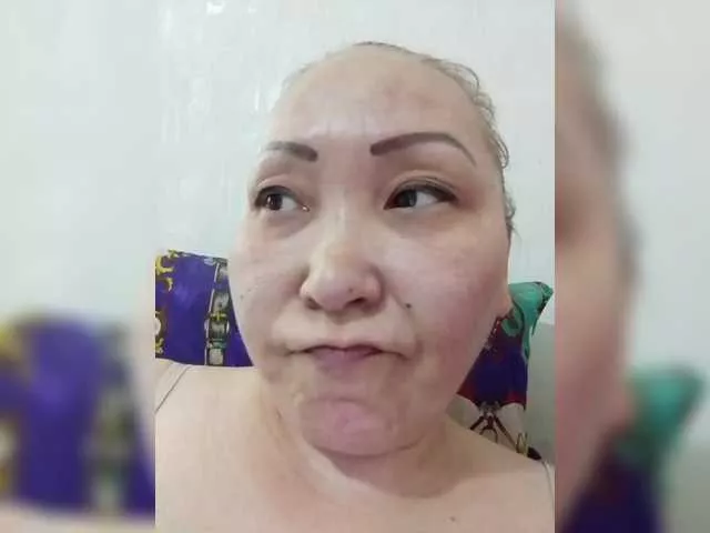 Qweentis on BongaCams 