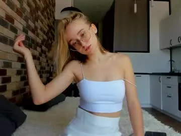 _ruby_kim — Wet chest  #feet #natural #skinny #smalltits #young [405 tokens left]