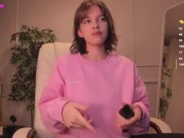 adalyn_glow on Chaturbate 