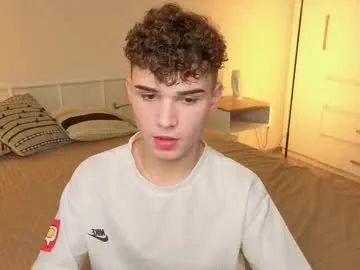 boicute — Show dick and ass [155 tokens left] #cum #bigcock #muscle #young #hairy