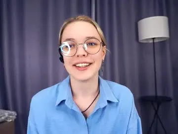 deannmaslen — GOAL: Slap my naughty boobs [50 tokens remaining] Welcome to my room! #new #18 #shy #skinny #bigboobs Hi Im Charlie, my toy's on a sensitive clitoris, check my reaction