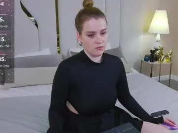 ellielarson on Chaturbate 