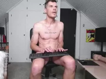 holenextdoor — Goal: Socks off! [485 tokens remaining]