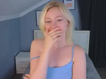 jennie_bond — Hi guys this is my second day here! Goal: Air kiss #shy #new #smalltits #18 #young [44 tokens remaining]