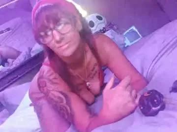 kikilovespartylights on Chaturbate 