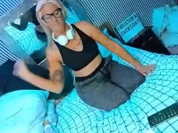 kikilovespartylights on Chaturbate 