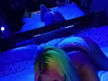 kikilovespartylights on Chaturbate 
