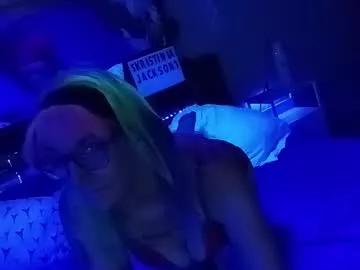 kikilovespartylights on Chaturbate 