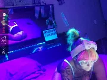 kikilovespartylights on Chaturbate 