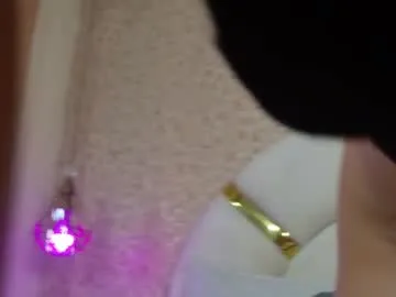 luucy_jonnes on Chaturbate 