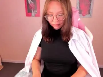 noora_moore on Chaturbate