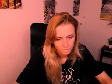 peppymia on Chaturbate