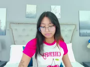 yommi_winx on Chaturbate 
