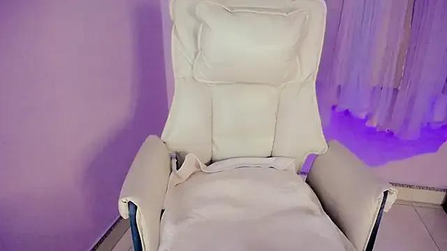 __18Angel__ on StripChat 