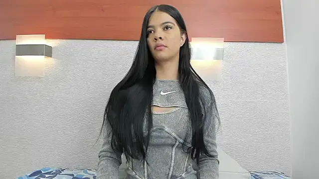 adara_scot on StripChat