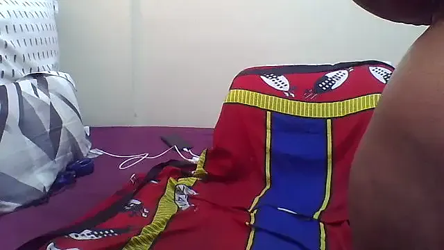 AddictiveAssCurves on StripChat 