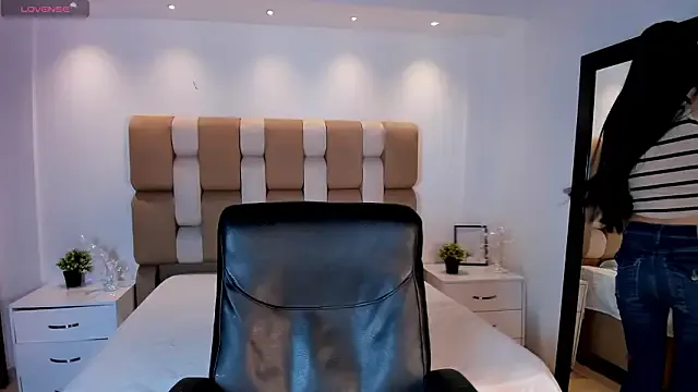 AidaJones on StripChat
