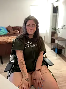 Alix_Valentine — Doggy pose +toy ctrl (LT)