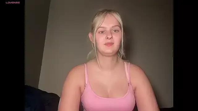 Allylove03 on StripChat 