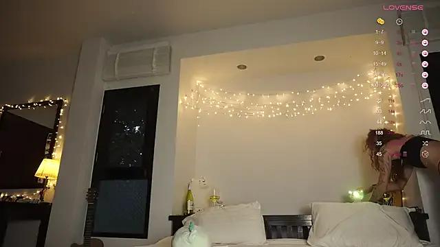 Amylittlestar — spread pussy close up (see inside)