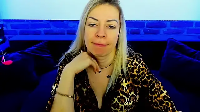 Anna_Snows on StripChat