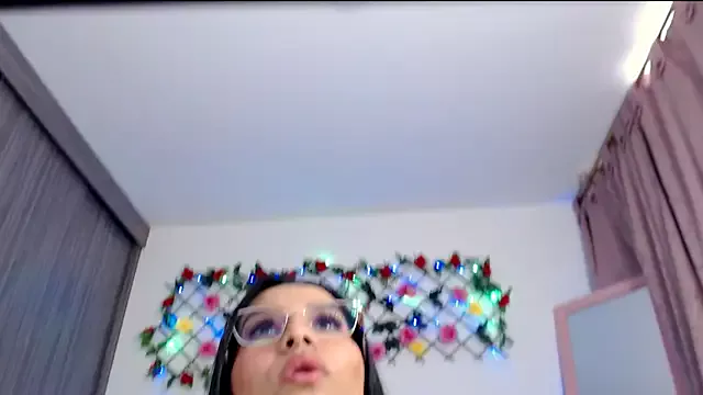 Annaross2 on StripChat 