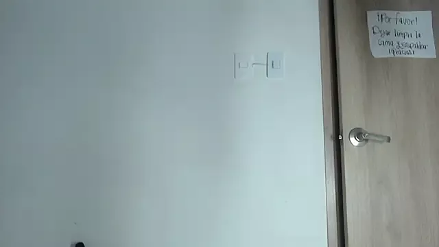 avaleri_cherry on StripChat 