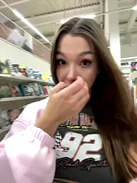 barbiehumpxxx — Play with my naked boobs in public gym