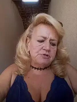 Belladama61 — Colocar o plug no cuzinho