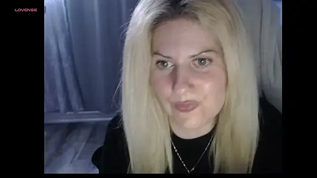 BellaStar84 on StripChat 