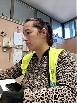 bichota85 — Asomar tetas