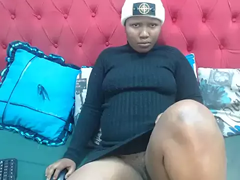 BUNNYCHOWX28 on StripChat 