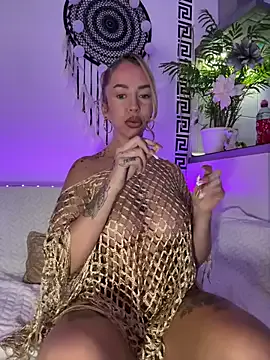 CheekyChels on StripChat