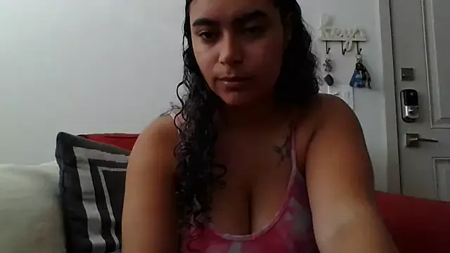 cinnaminnie on StripChat 