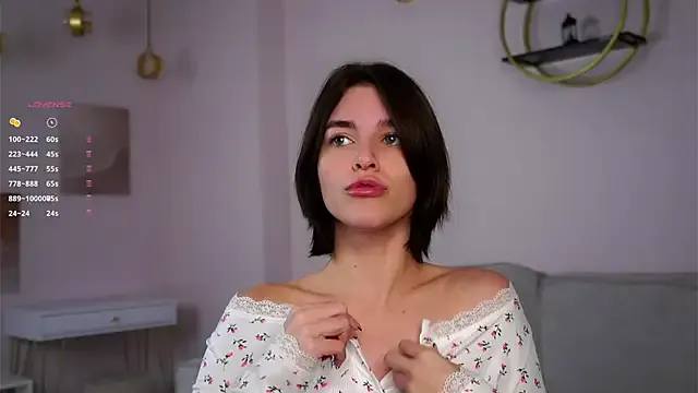 EleneButton on StripChat