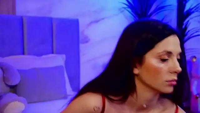 EllyLynn on StripChat 