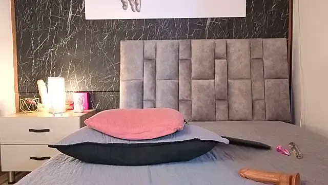emmi_collinss on StripChat 
