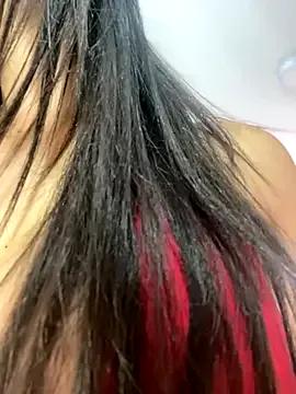Emmily_19 on StripChat 