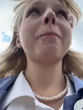 EveLittleSinner on StripChat 