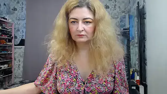 Helen1974 on StripChat 
