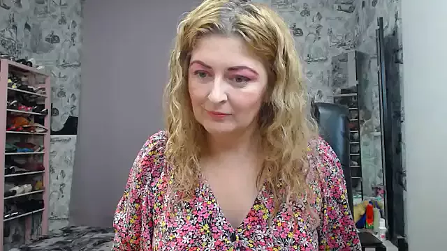 Helen1974 on StripChat 