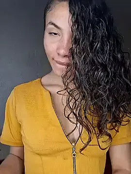 HelenHoltz on StripChat 